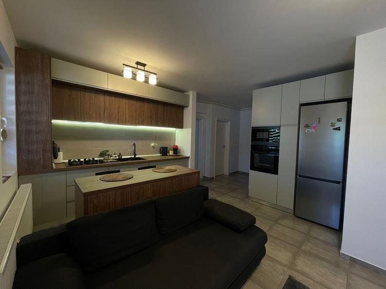 Apartament cu 3 camere semidecomandat în Dobroești — fotografia 2