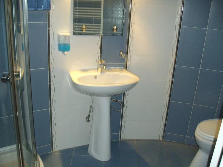 Casă individuală cu 5 camere cu Canalizare în Semicentral