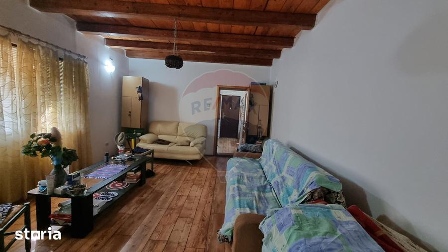Casă cu 5 camere cu Teren 1000 Mp în Central