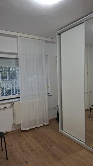 Apartament cu 3 camere semidecomandat în Domenii