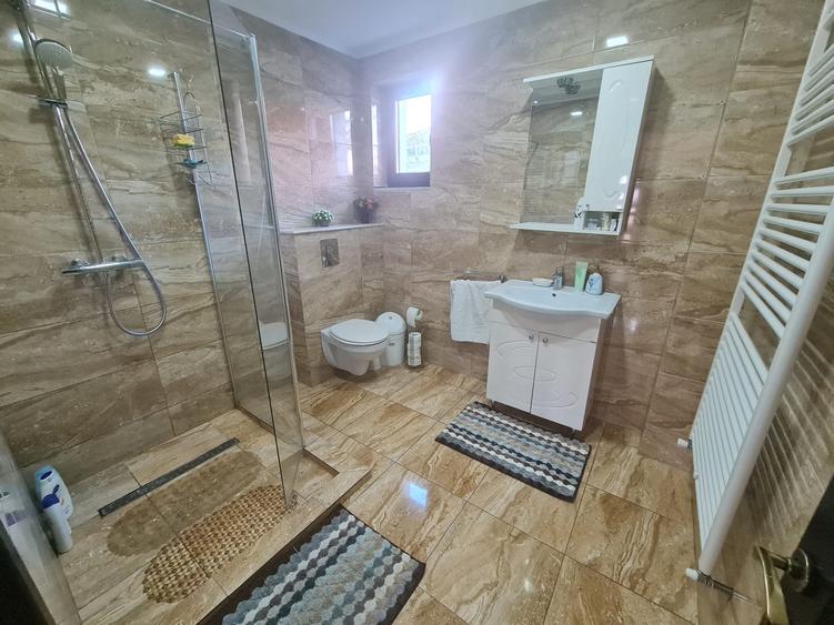 Casă cu 5 camere cu Teren 537 Mp în Buzaului