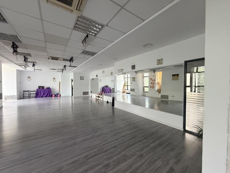 Birou, de 360 mp, în P-ța Unirii