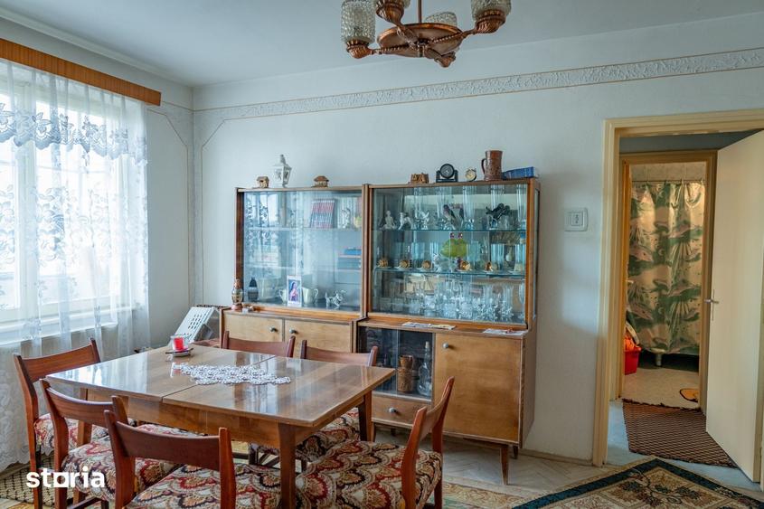 Apartament cu 3 camere semidecomandat în Central
