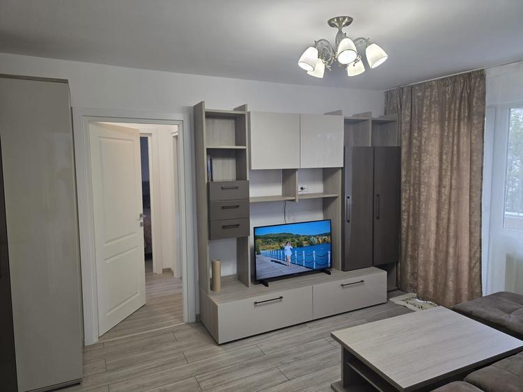 Apartament cu 3 camere semidecomandat în Drumul Carului