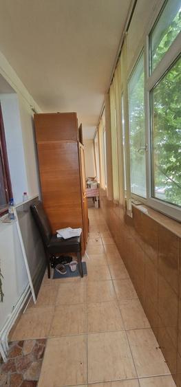 Apartament cu 3 camere semidecomandat, mobilat în Central