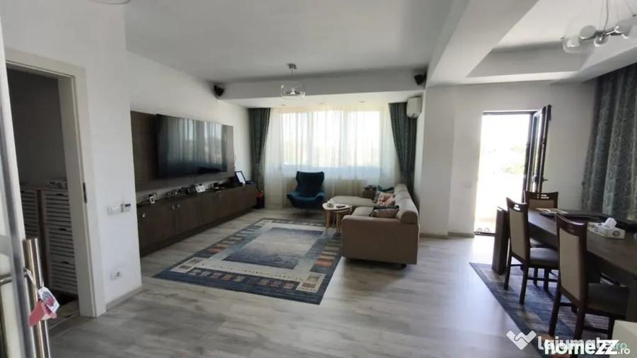 Apartament cu 4 camere decomandat în Est