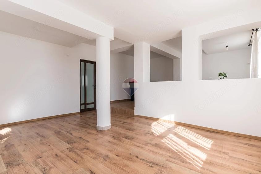 Casă cu 9 camere cu Teren 1025 Mp în Filiași