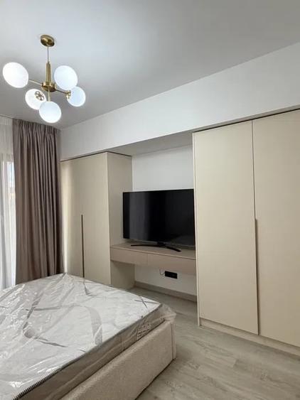 Apartament cu 3 camere semidecomandat, mobilat în Dristor