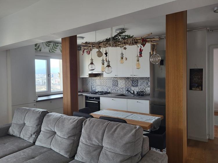 Apartament cu 3 camere decomandat în Exterior Vest