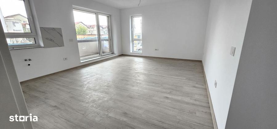 Apartament cu 3 camere decomandat în Tractorul