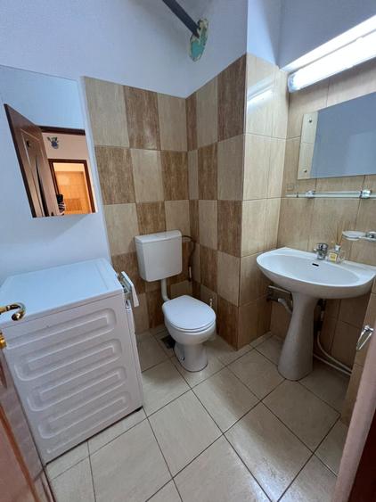 Apartament cu 3 camere decomandat, mobilat în Arcu