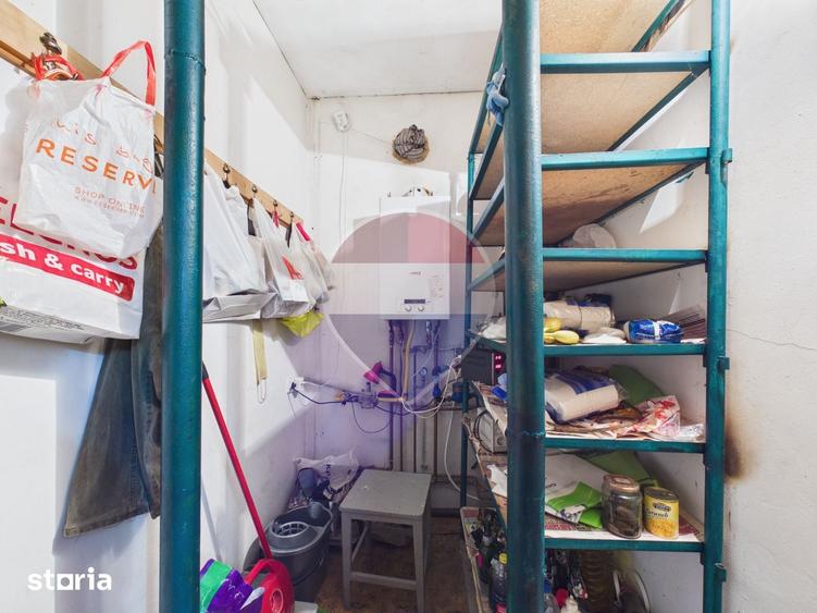 Casă cu 6 camere cu Teren 2208.64 Mp în Central