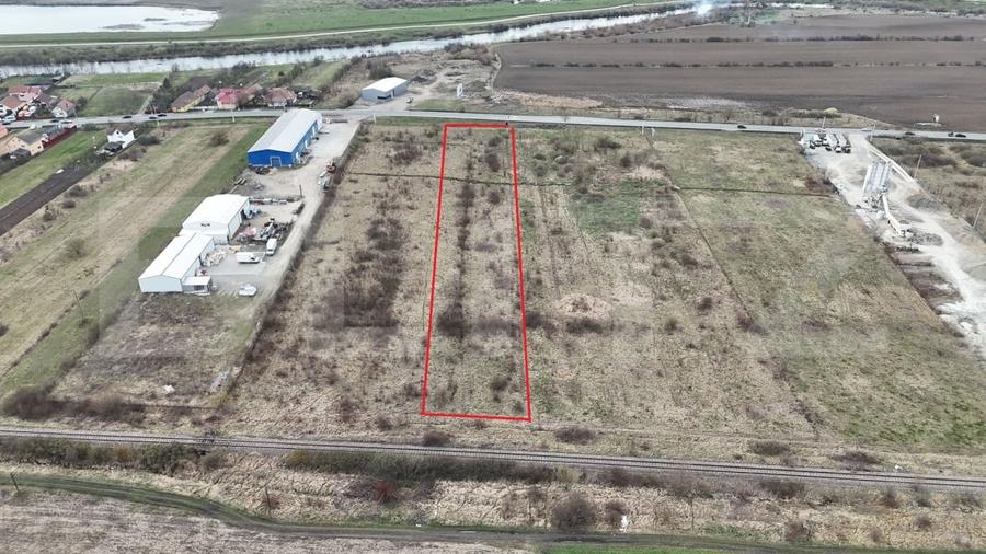 Teren agricol intravilan de 3695 mp, în Reghin