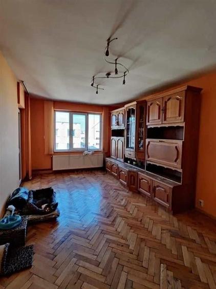Apartament cu 4 camere decomandat, mobilat în Olimpia-Stadion