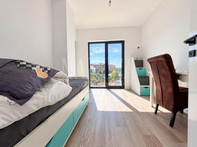 Apartament cu 3 camere semidecomandat în Florești