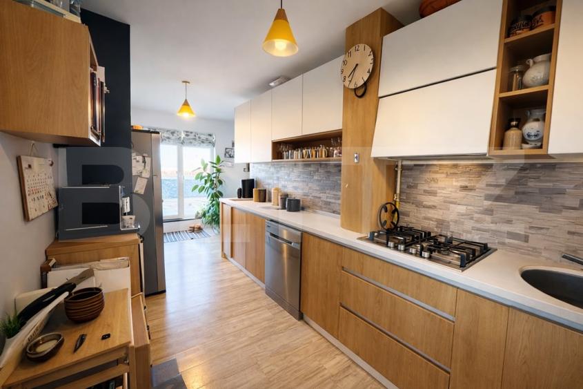Penthouse cu 4 camere semidecomandat, mobilat în Andrei Mureșanu