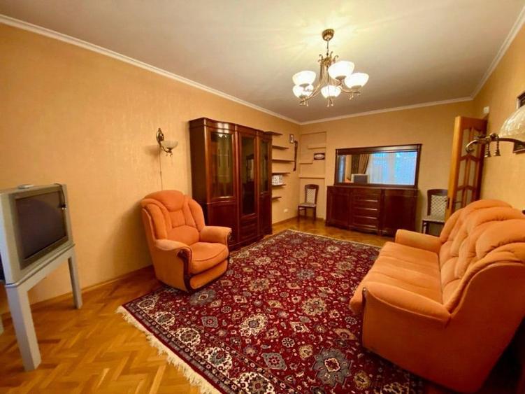 Apartament cu 3 camere decomandat în Plopilor