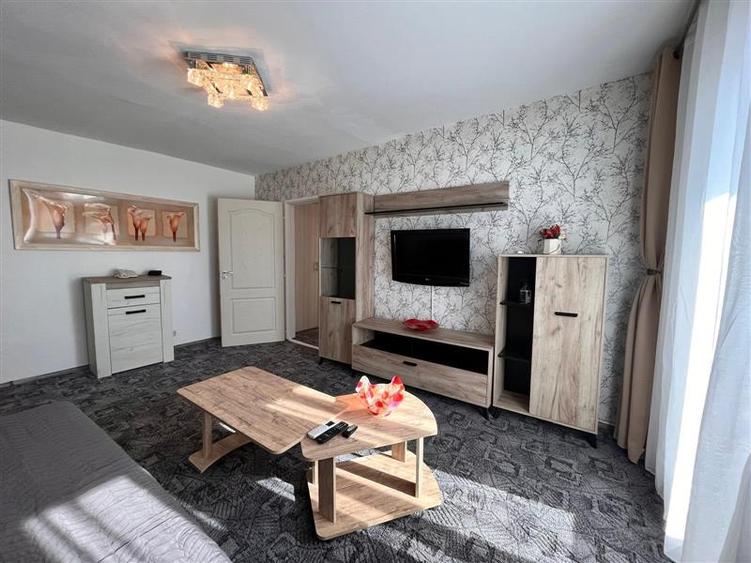 Apartament cu 2 camere semidecomandat, mobilat în Central