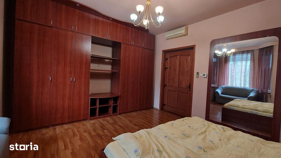 Apartament cu 3 camere în Decebal