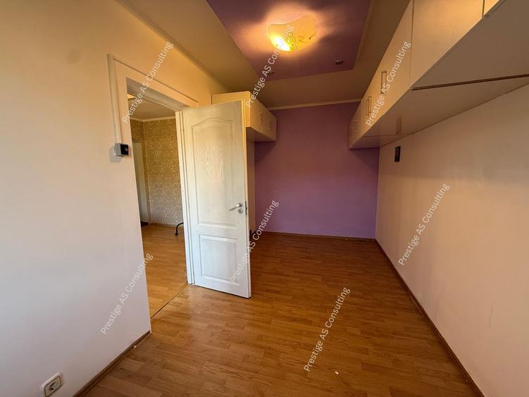 Apartament cu 3 camere semidecomandat în Șagului