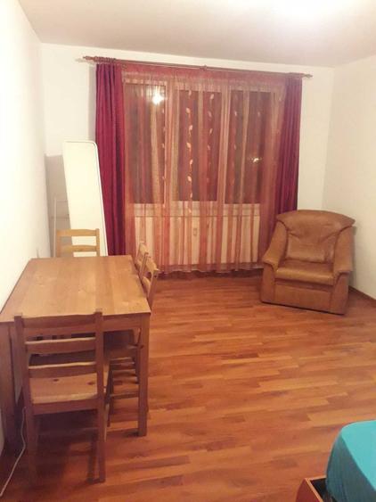 Garsonieră decomandată în Central
