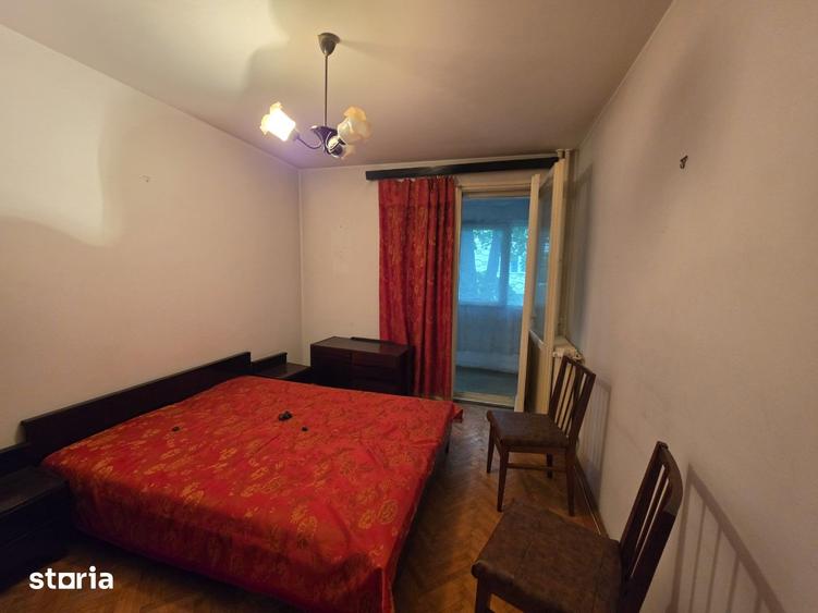 Apartament cu 3 camere semidecomandat în Dristor