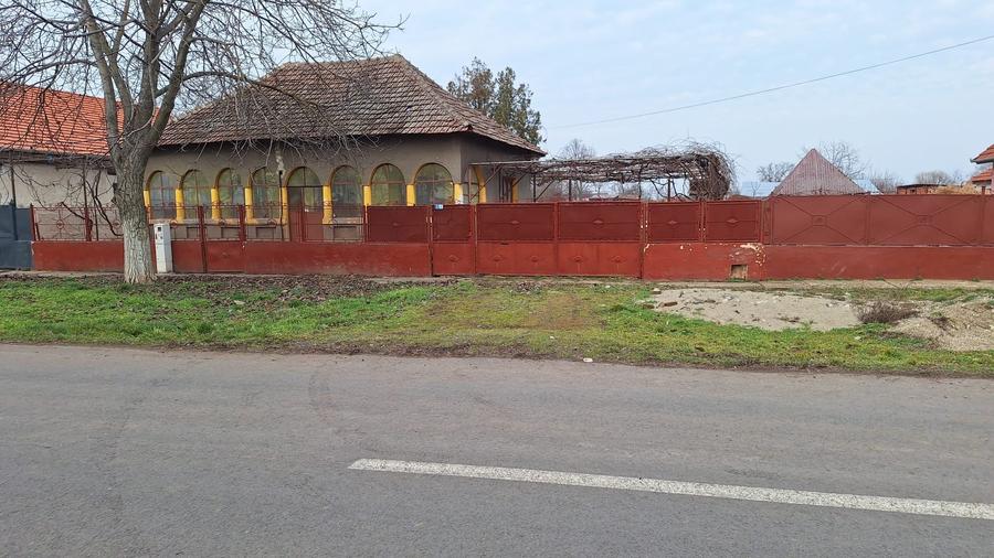 Casă individuală cu 3 camere cu Teren 1000 Mp în Teremia Mare