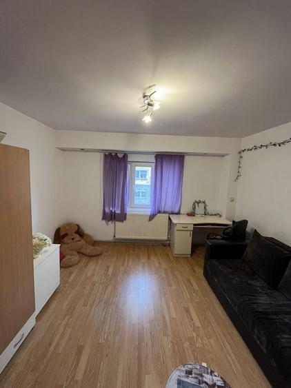 Apartament cu 3 camere decomandat, mobilat în Central