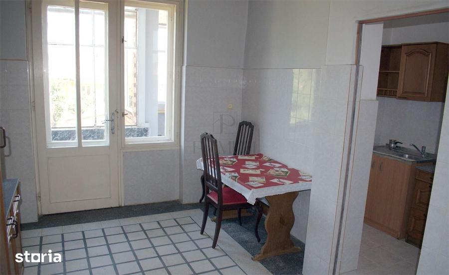 Apartament cu 4 camere decomandat în Elisabetin