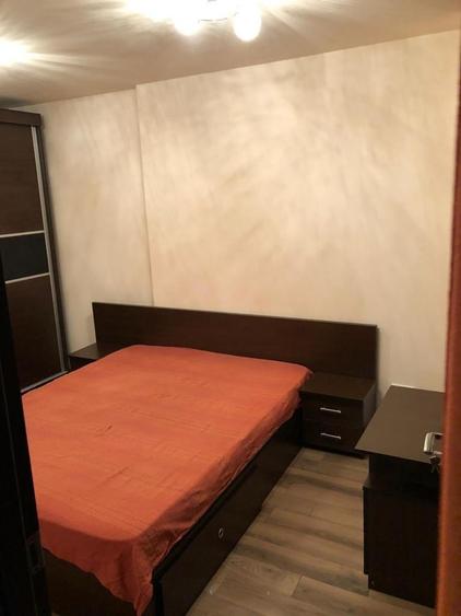 Apartament cu 3 camere semidecomandat în Vitan