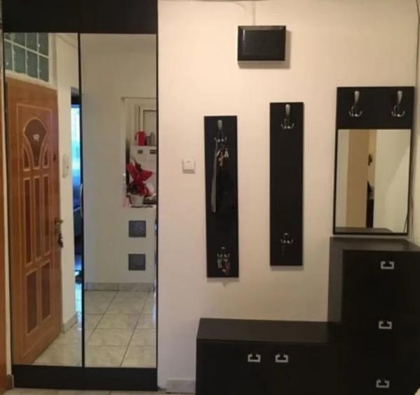 Apartament cu 3 camere semidecomandat, mobilat în Berceni
