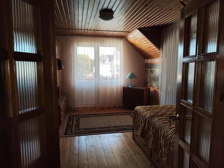 Casă individuală cu 8 camere cu Garaj în Gara Mare