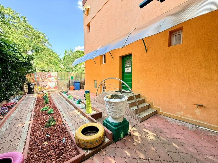 Casă individuală cu 6 camere cu Canalizare în Vatra Luminoasă