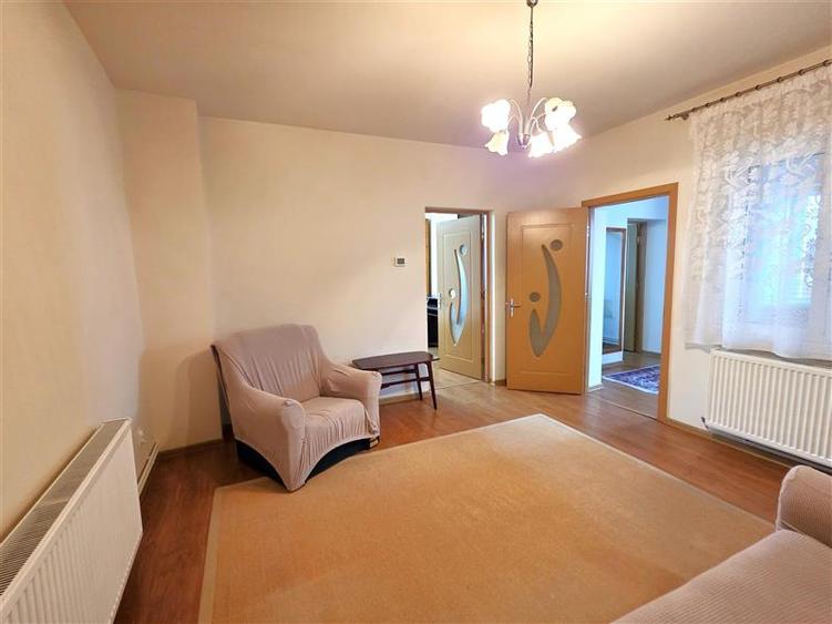 Casă individuală cu 3 camere cu Canalizare în Central