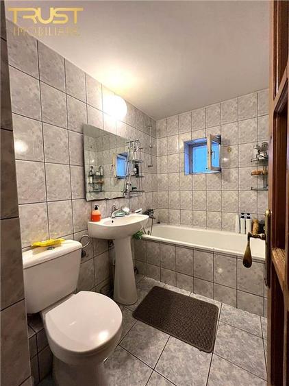 Apartament cu 4 camere decomandat în Central