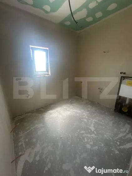 Casă cu 4 camere cu Teren 500 Mp în Păulești