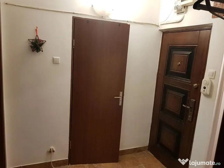Apartament cu 2 camere decomandat în Eroii Revoluției