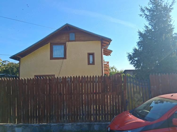 Casă cu 4 camere cu Teren 1000 Mp în Târgșoru Vechi