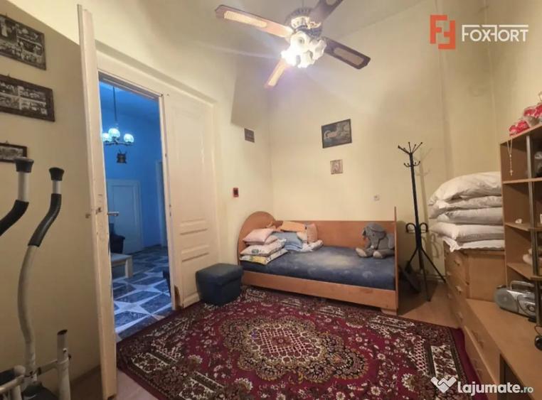 Casă cu 8 camere cu Teren 1649 Mp în Aradul Nou