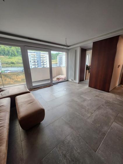 Apartament cu 2 camere semidecomandat, mobilat în Florești