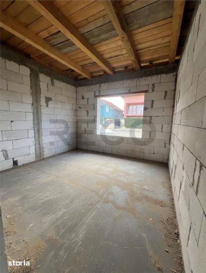 Casă cu 4 camere cu Teren 487 Mp în Sântandrei