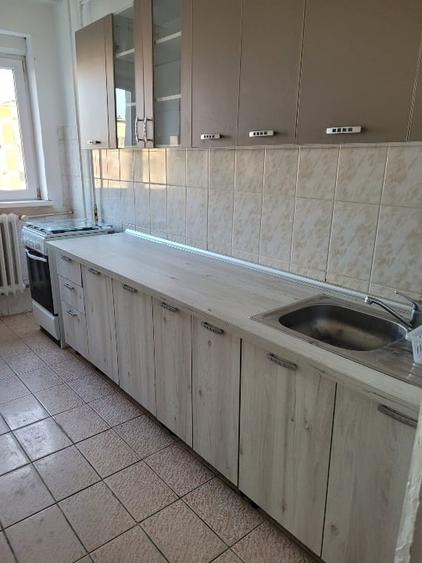 Apartament cu 2 camere semidecomandat, mobilat în Complex Studențesc