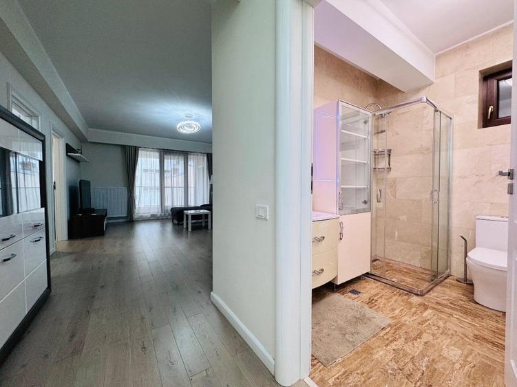 Apartament cu 3 camere semidecomandat în Banu Manta