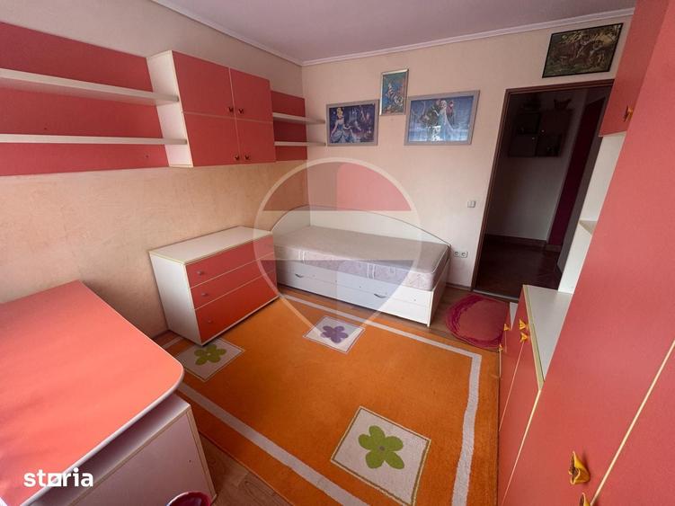 Apartament cu 3 camere decomandat în Iosia