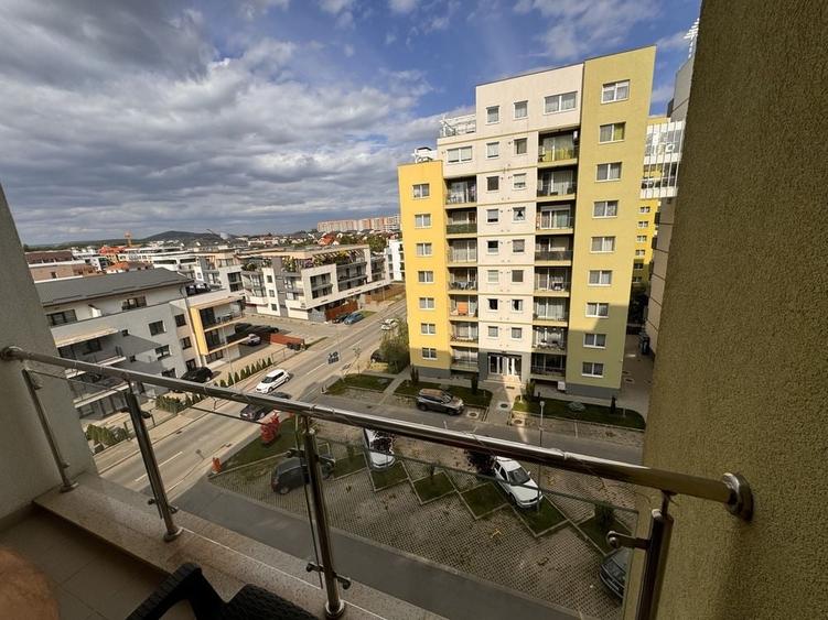 Apartament cu 2 camere semidecomandat în Tractorul
