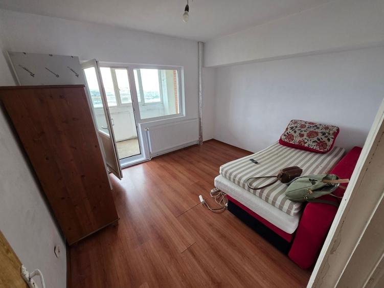 Apartament cu 4 camere decomandat în Poarta 6