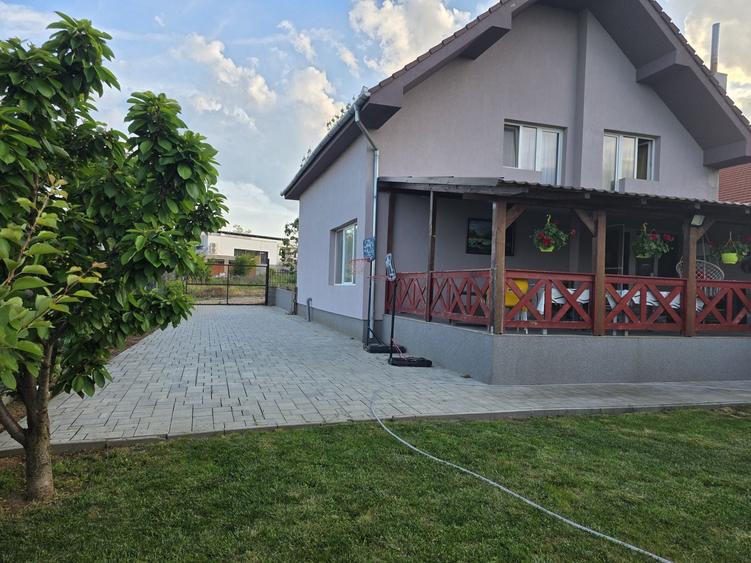 Casă cu 4 camere în Oncea