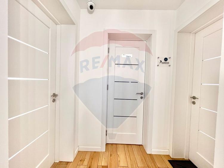 Casă cu 12 camere cu Teren 247 Mp în Decebal