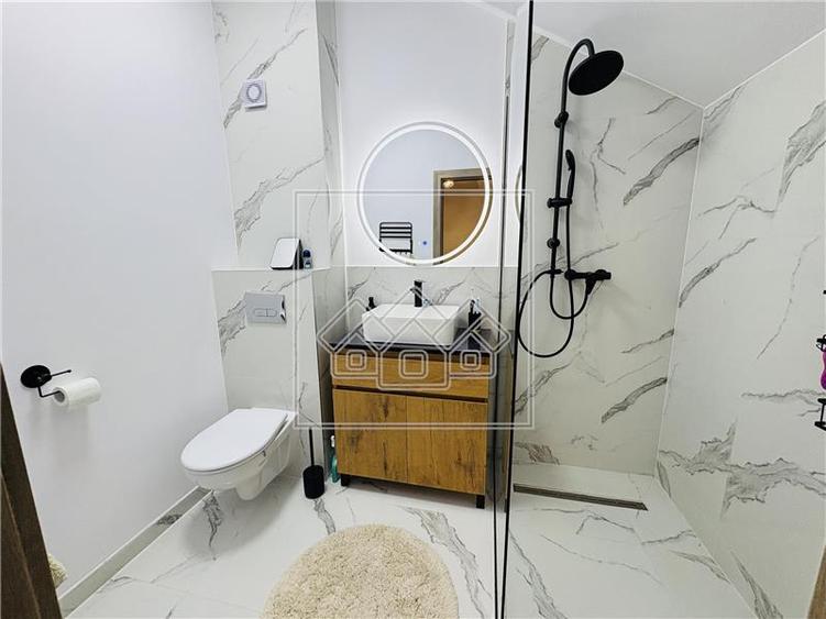 Penthouse cu 5 camere decomandat în Exterior Vest