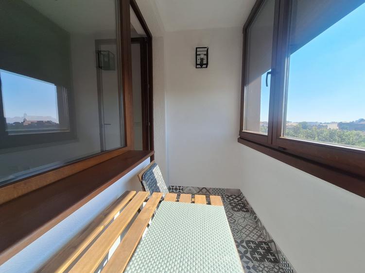 Apartament cu 3 camere semidecomandat, mobilat în Semicentral